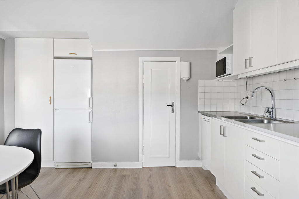 Trevligt och ljust kök med mycket förvaring 