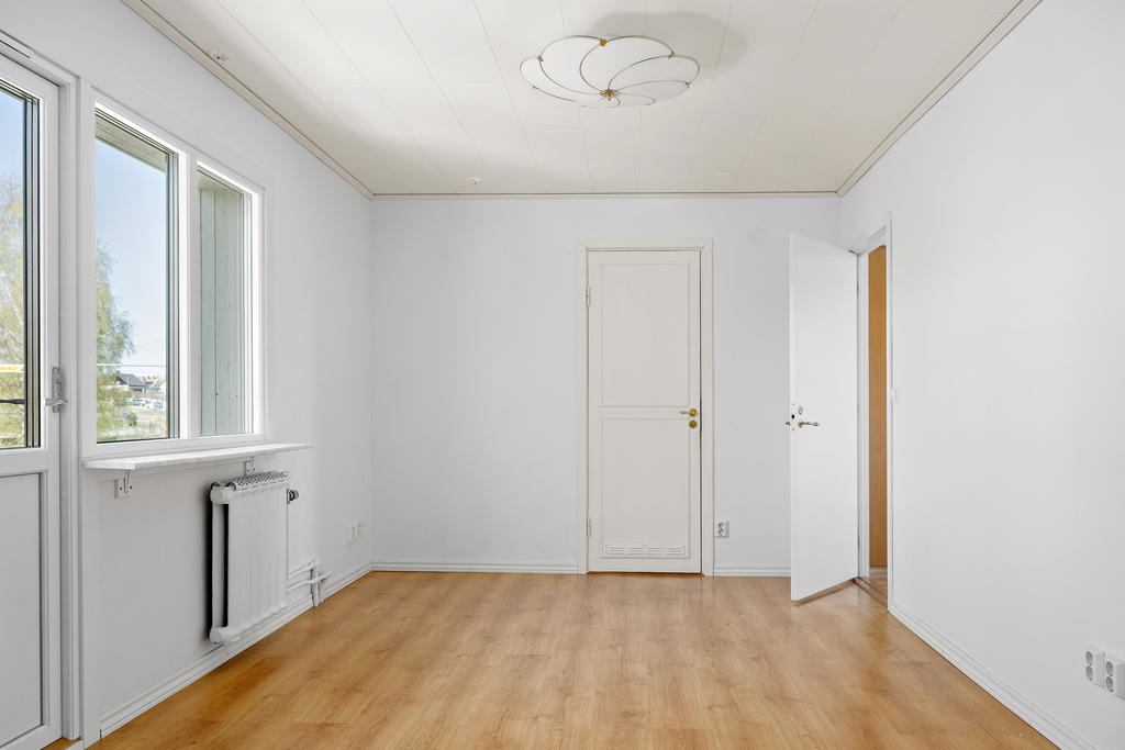 Övre möblerbar hall med balkong