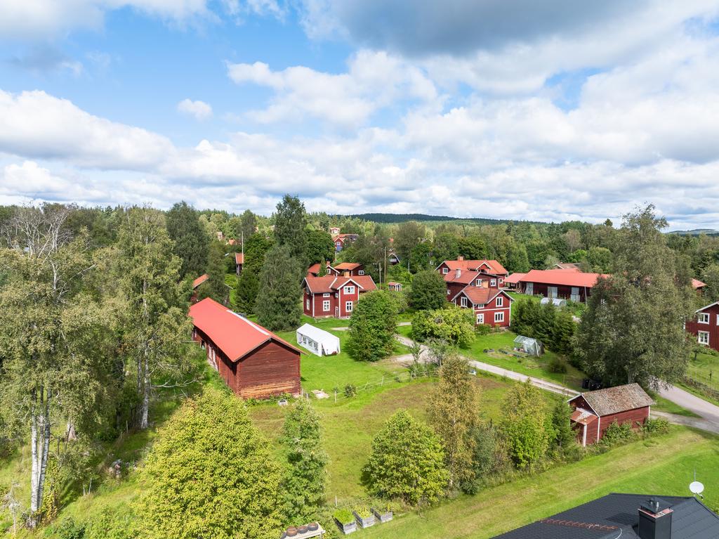 Charmig liten gård på Holgattu i Mockfjärd