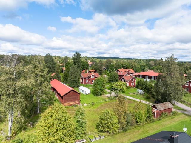 Charmig liten gård på Holgattu i Mockfjärd