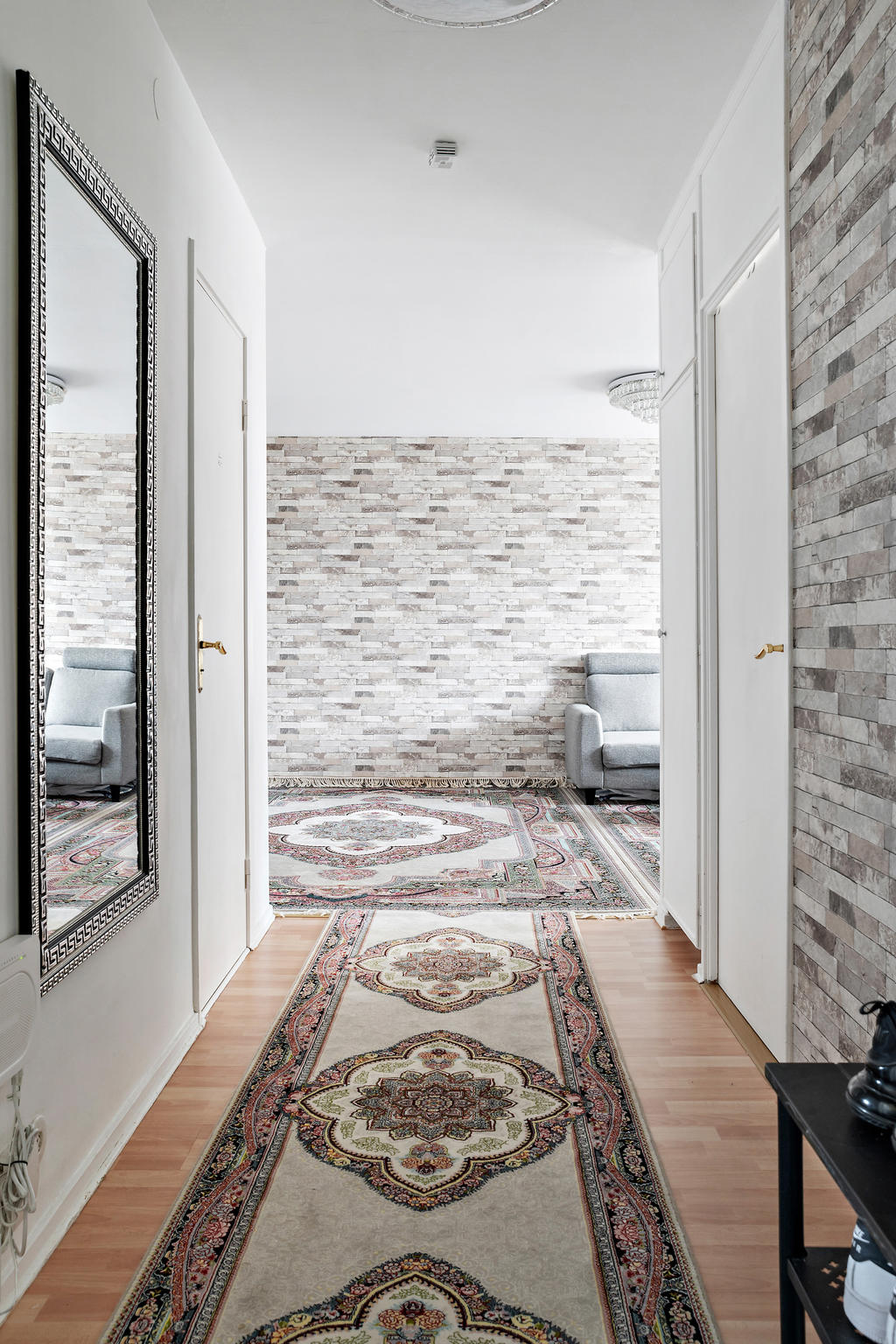Hall med ingång till vardagsrummet