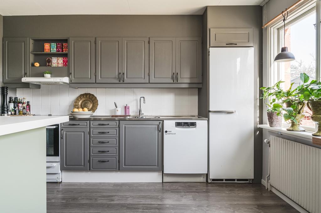 Kök med diskmaskin installerat