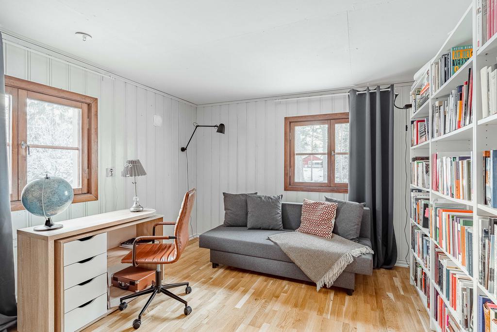 Del av garagebyggnad som är omgjort till gästhus.