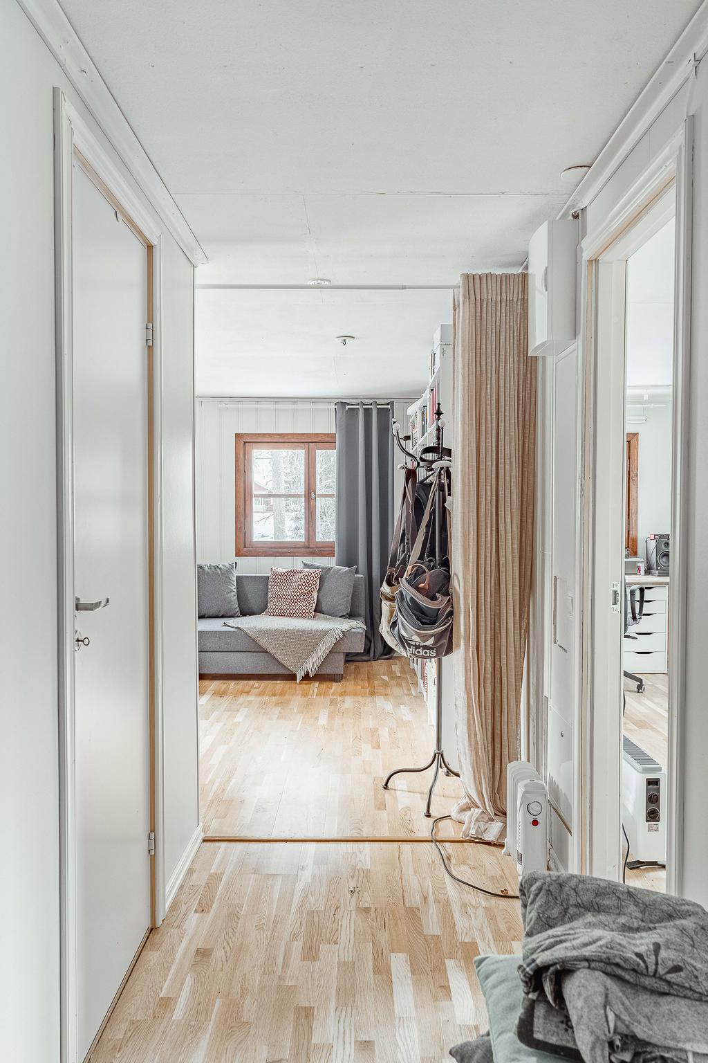 Del av hall i gästhus.