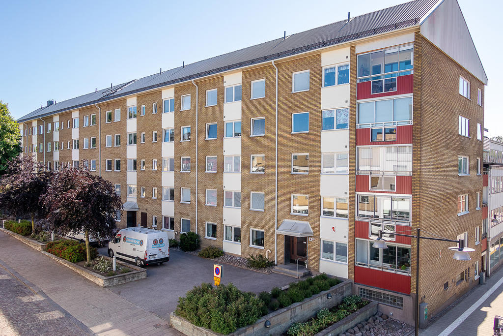 Centralt beläget boende med alla bekvämligheter precis runt knuten. 
