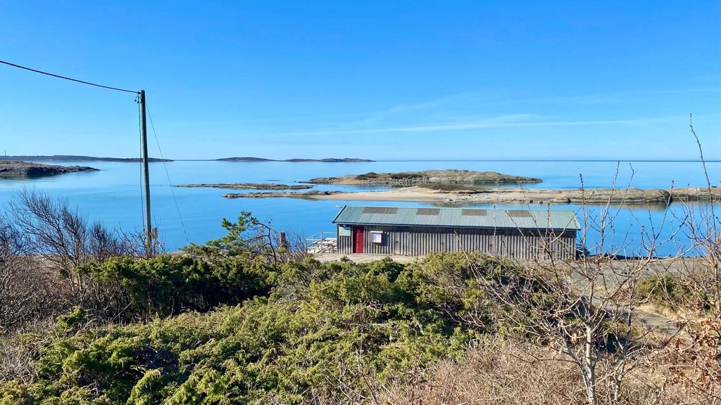 Säljarens egna bild över Krokviks kobbar och Bastuförening