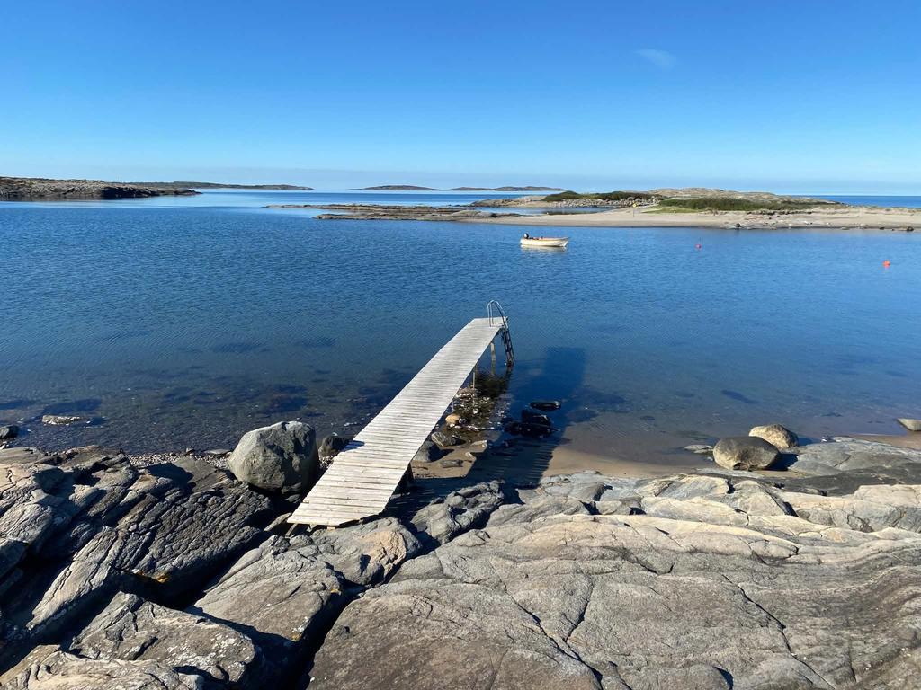 Säljarens egna bild. Badbrygga vid Krokvik