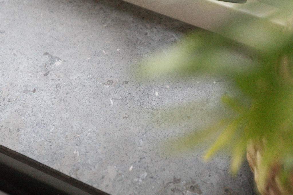 Detaljbild fönsterbräda