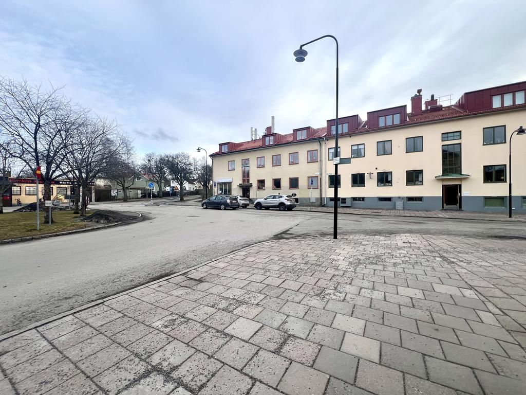 Ängby Torg med parkeringar