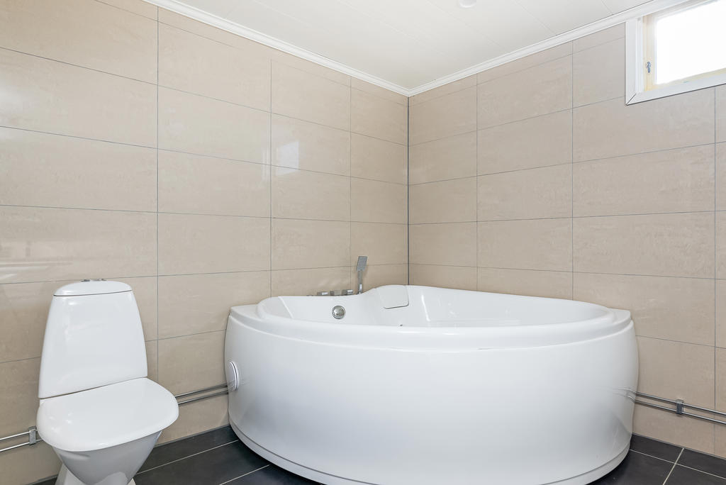 Badrum i källare med wc