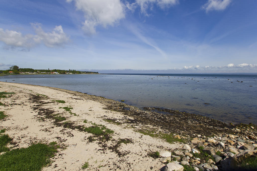 Badstrand en liten bit bort