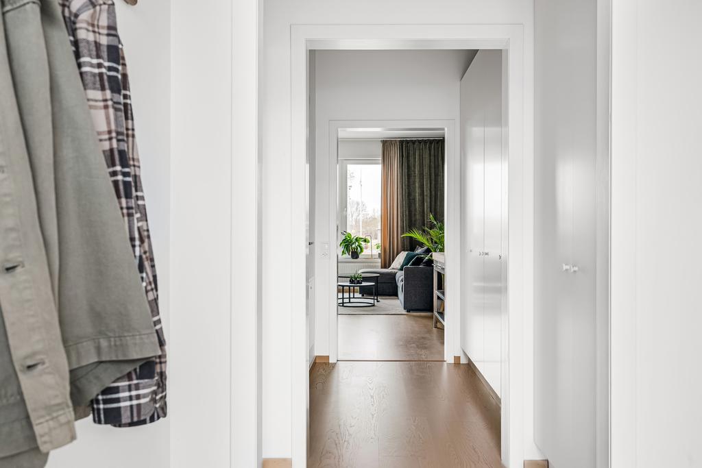 Hall med gott om garderober