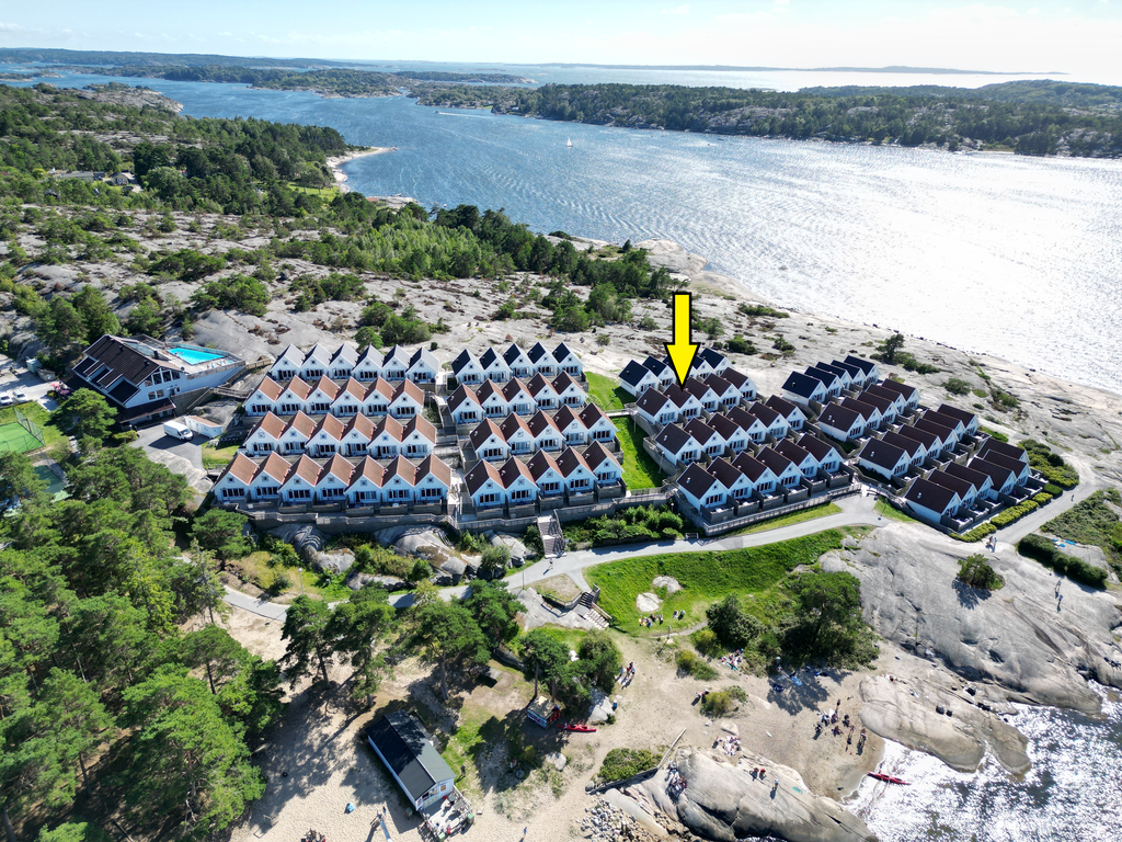 Välkommen till detta trevliga och havsnära andelsboende i Brf Capri. Hus nr 38, vecka 22 + bonusvecka. 