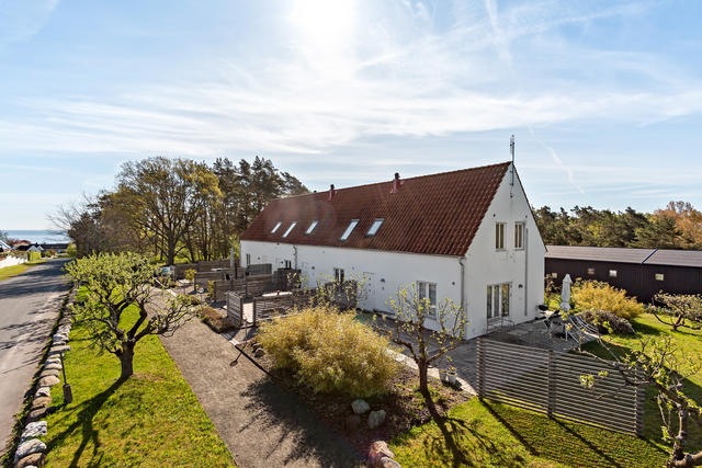 Välkomna till detta fantastiska andelsboende med havet närvarande och granne med golfbanan Djupadal