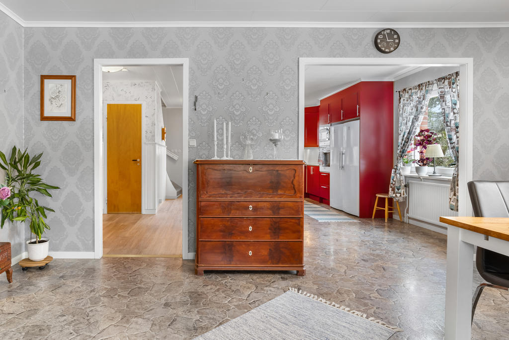 Hall, matplats och kök