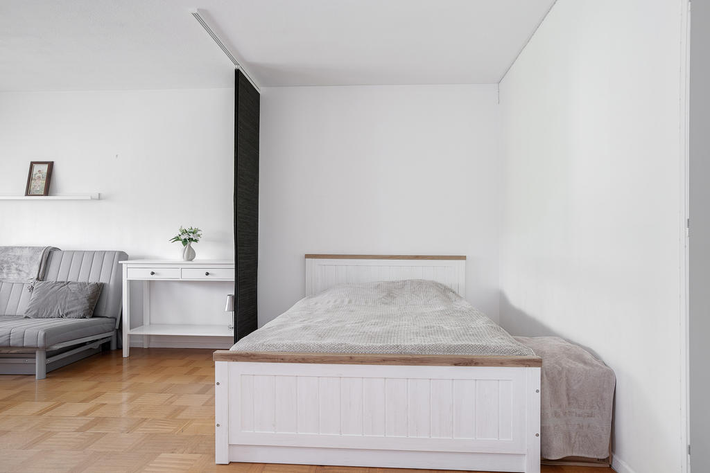 Allrum med avskärmad sovdel