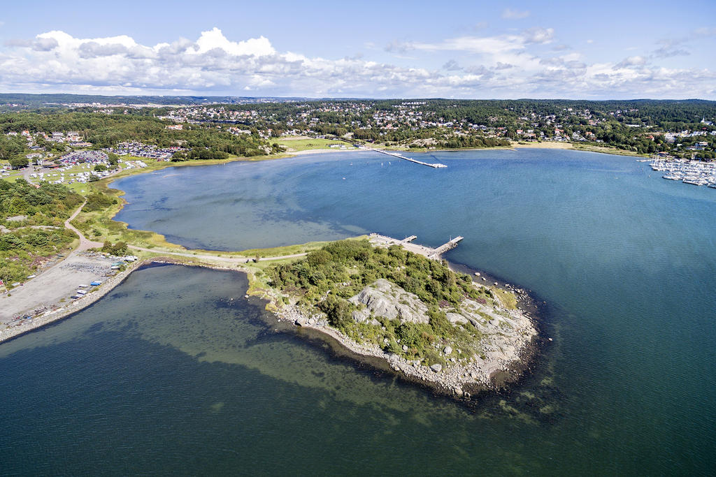 Närmaste omgivningen erbjuder en rad fördelar, inklusive närhet till ett bad på Marholmen i Askimsviken