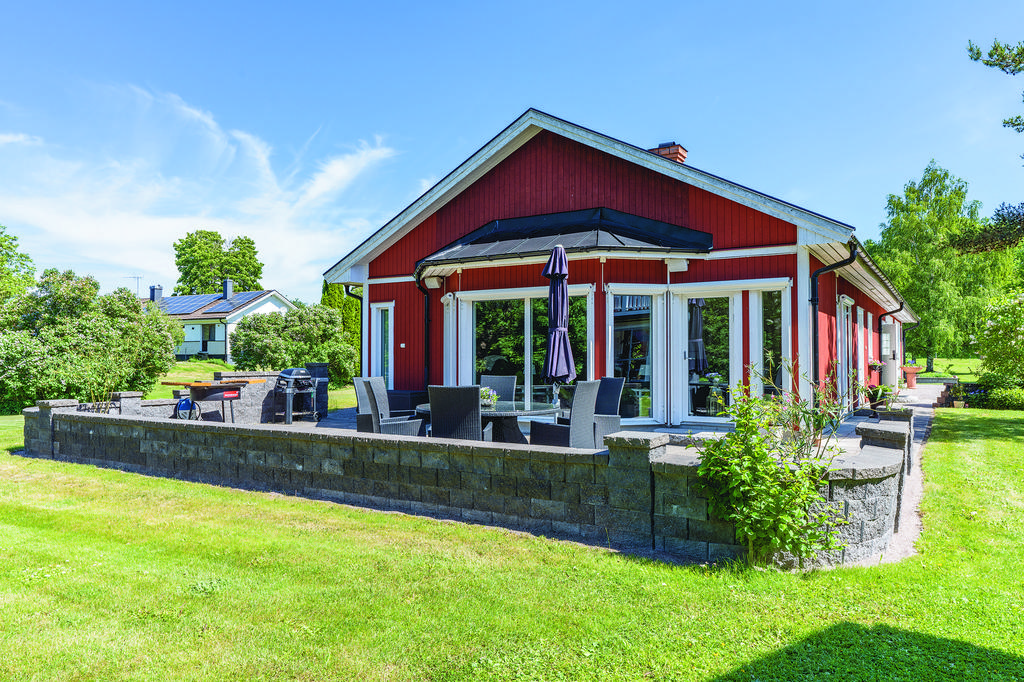 Garagebyggnad med bostadsdel