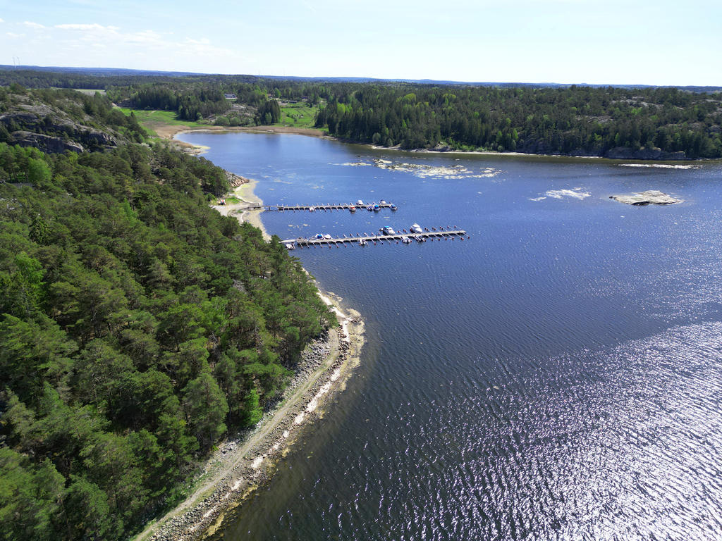 Möjlighet till båtplats och båthus i förening.