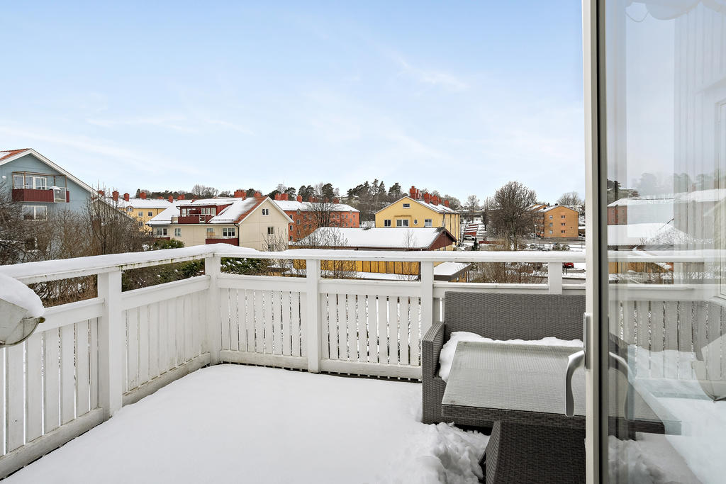 Stor balkong med fint solläge.