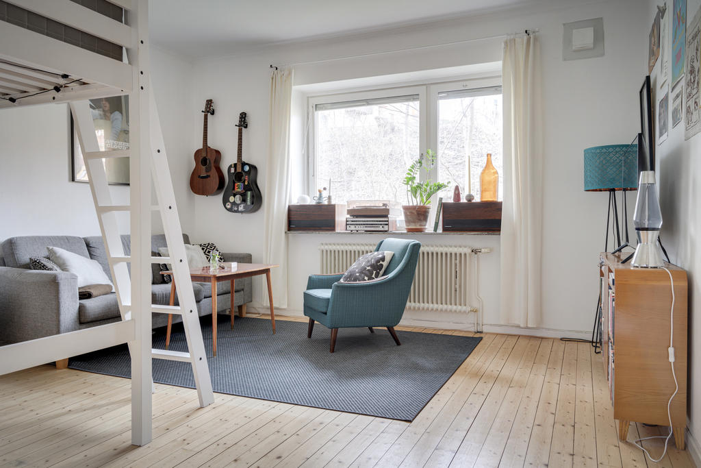 Vackert brädgolv genomgående för bostaden