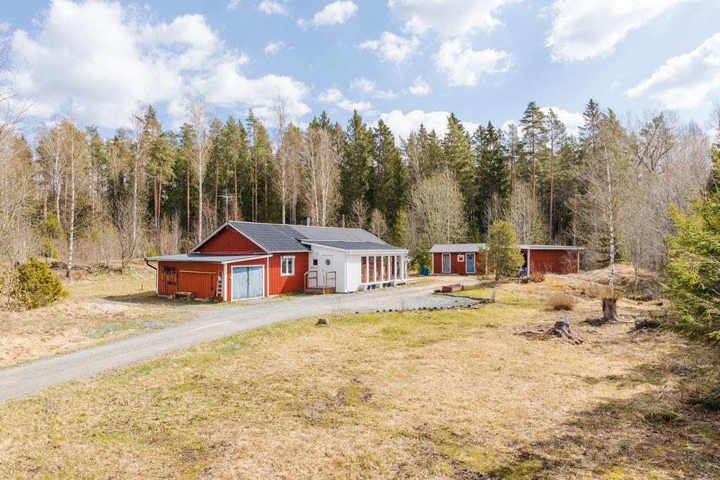 Villafastighet vid infarten till området benämnd lgh 2