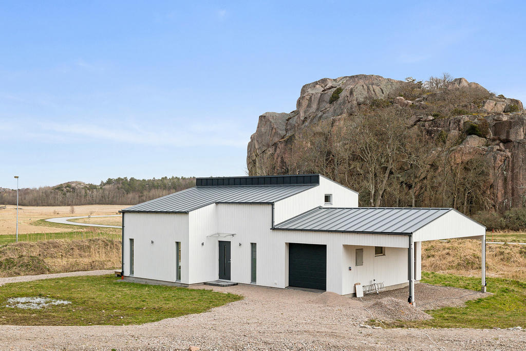 Här har du både garage och carport