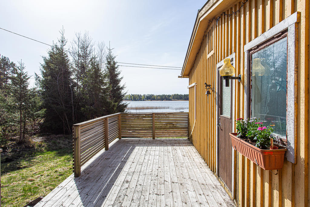 Altan på bägge sidor av huset 