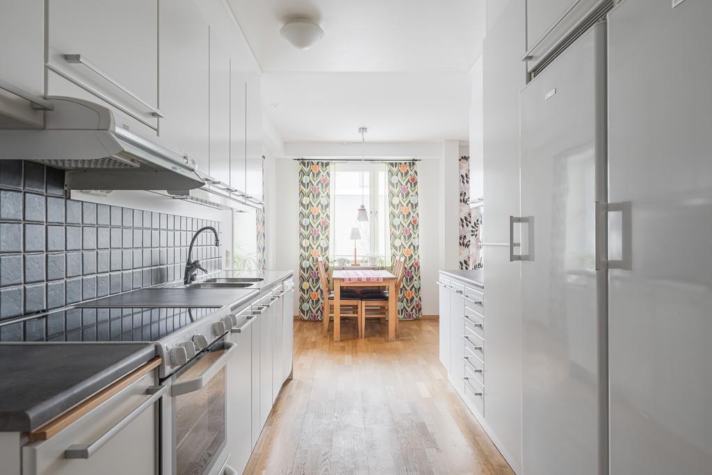 Fullt utrustade köket med matplats