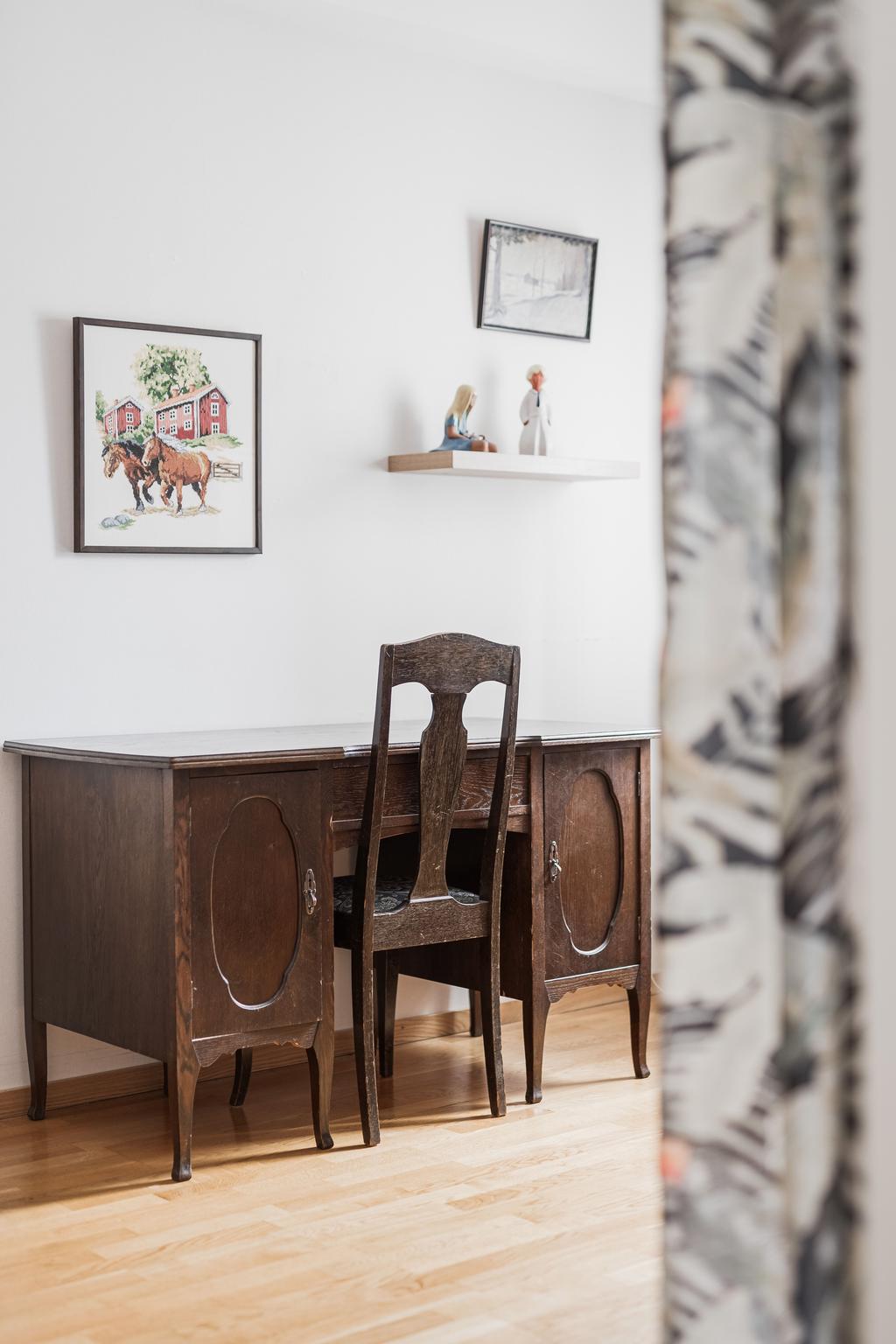 Detalj i första rummet - kontor