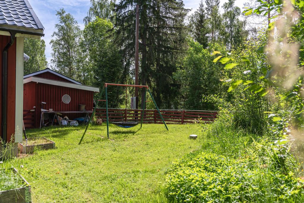 Grönskande trädgård