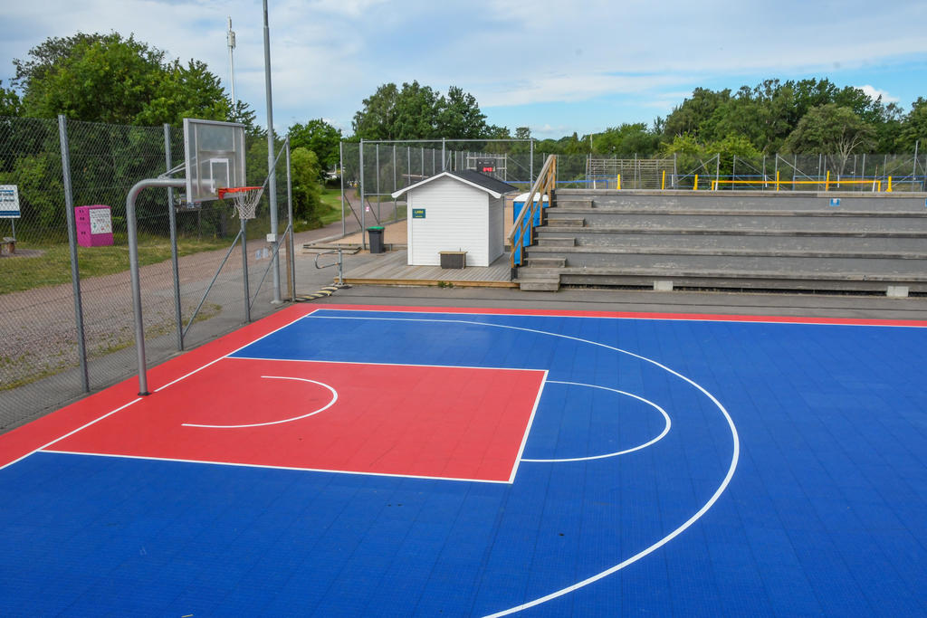 Basketplan med läktare vid Långviken