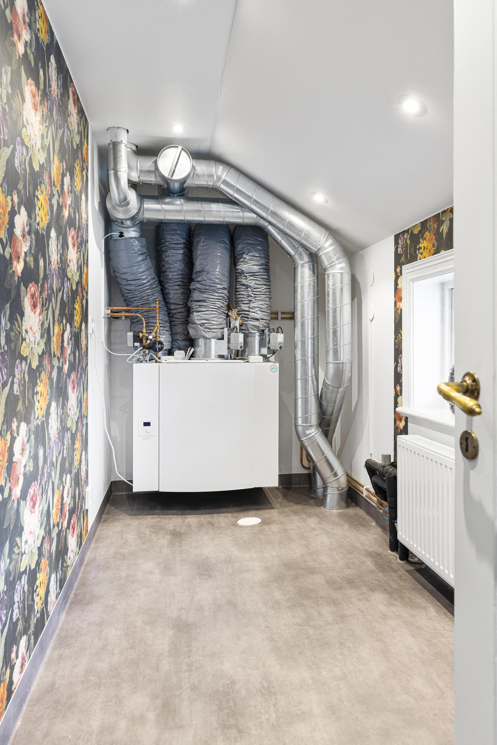 ÖV: Maskinrum/förråd där ventilationsaggregatet är placerat
