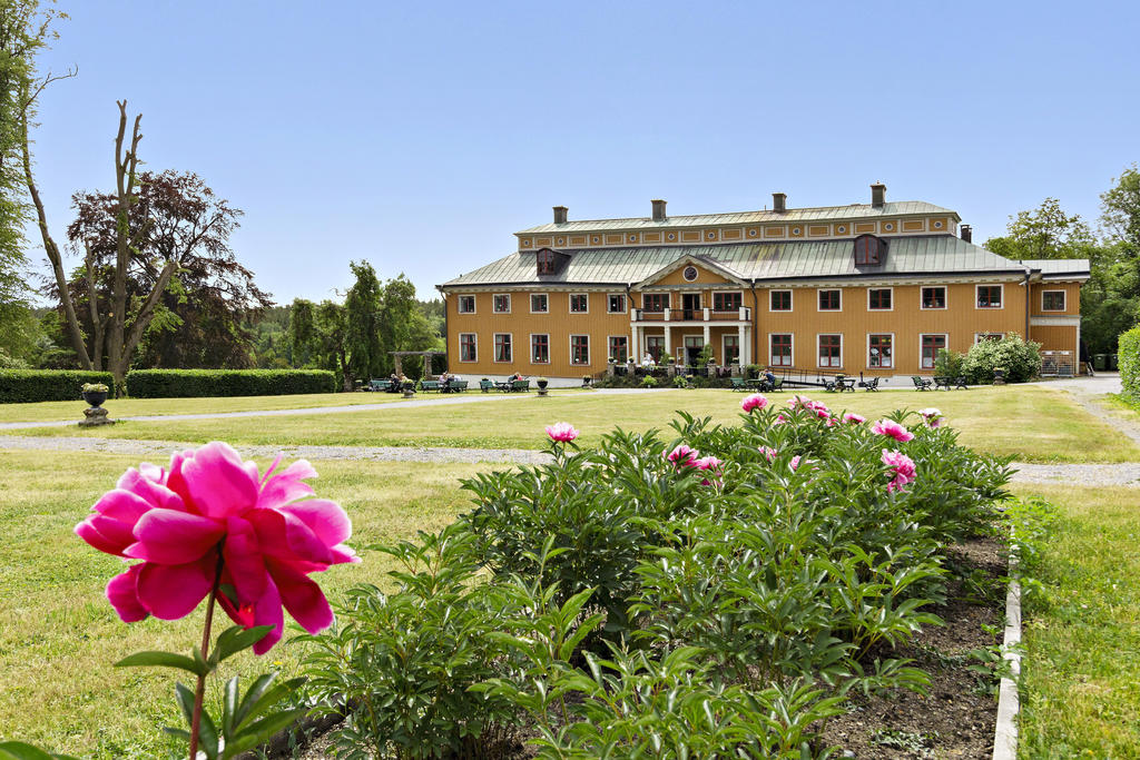 Ekebyhovsslott med café
