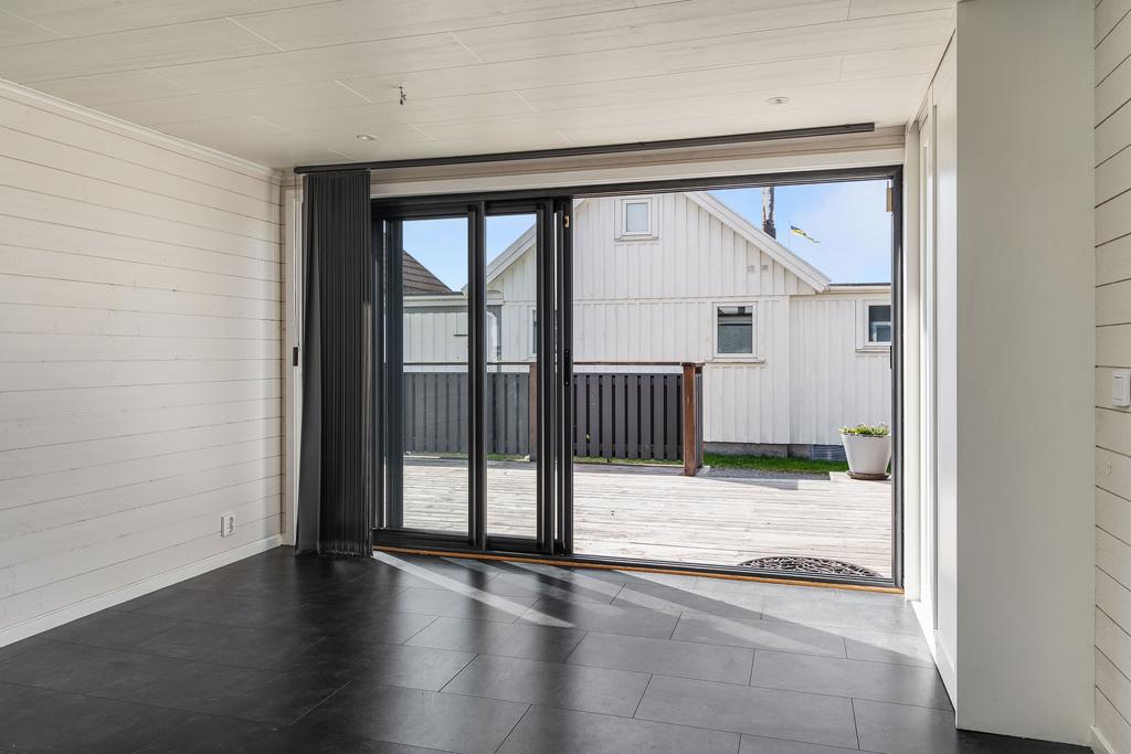 Skjutpartierna via altanen skapar ett härligt ljusinsläpp  