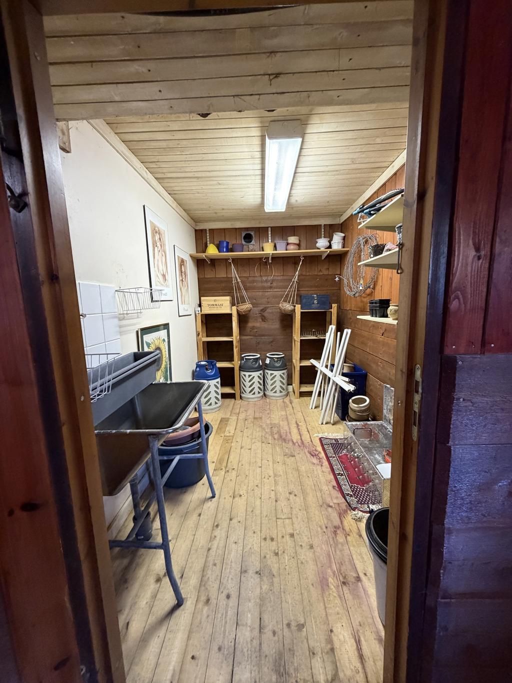 Säljarens bild- uthuset hade i stallet en fin sadelkammare som
Idag nyttjas till förråd 