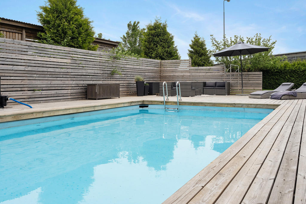 Sommarbild poolområde