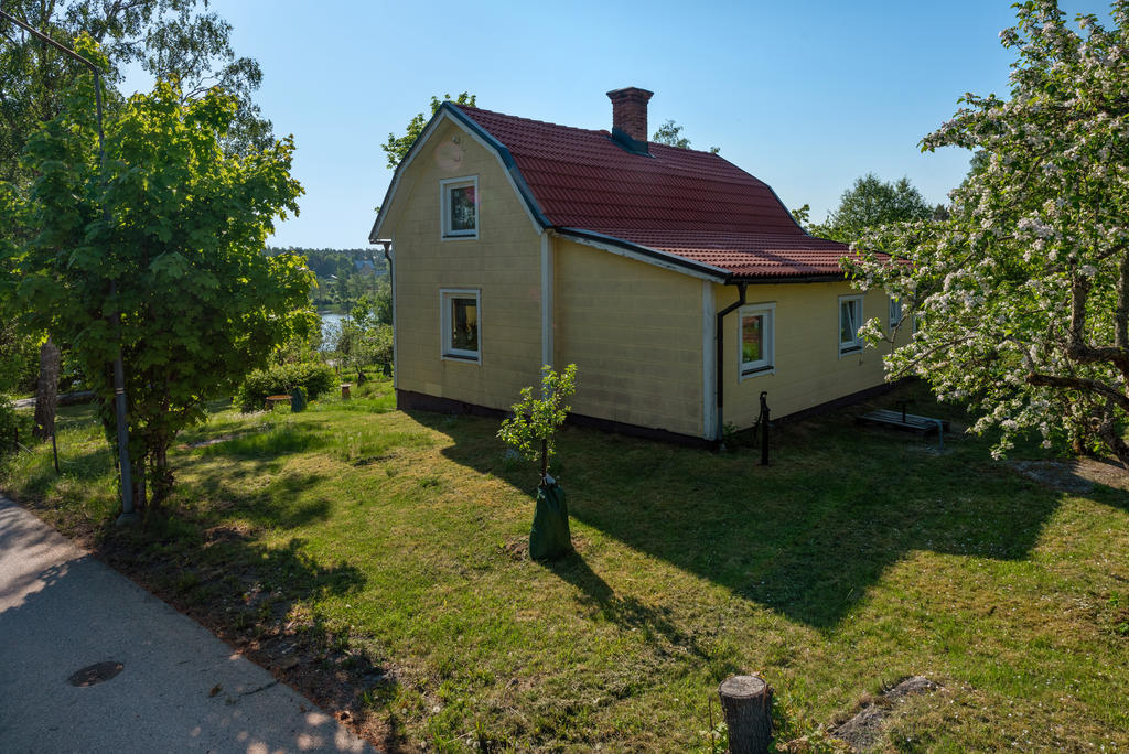 Huset och tomten, sjöglimt