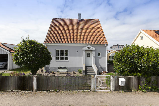 Trevligt Höganäs hus med många fina tidstypiska detaljer bevarat