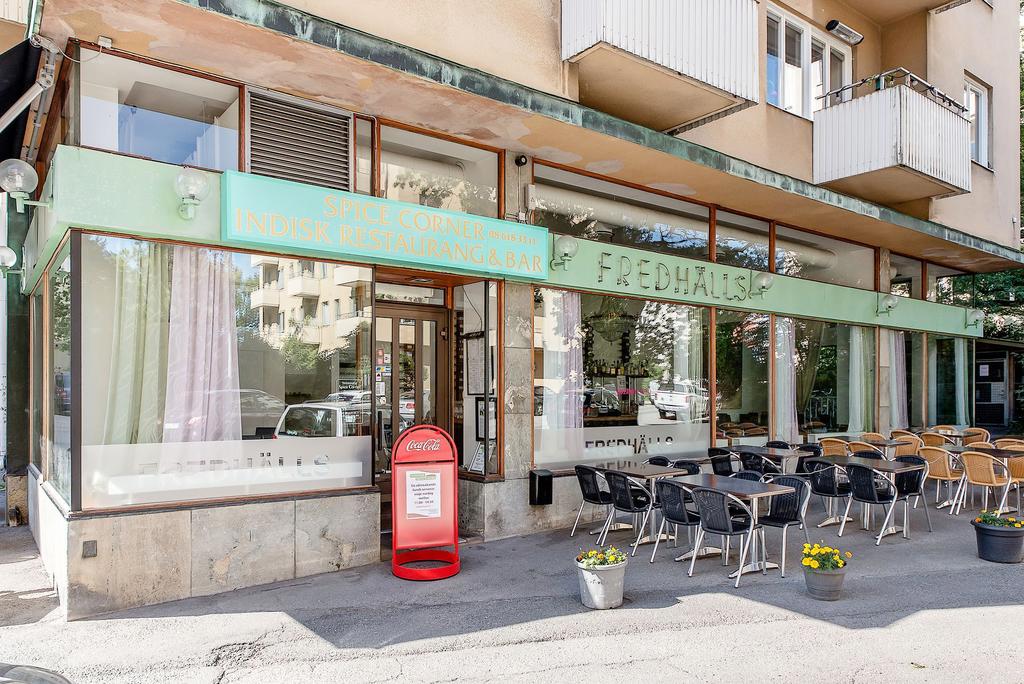 Restaurang över gatan