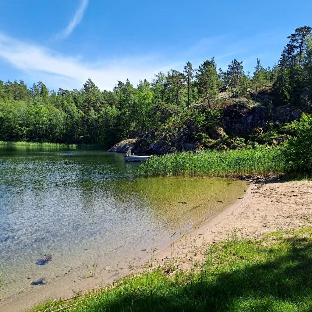 Närliggande badplats. 