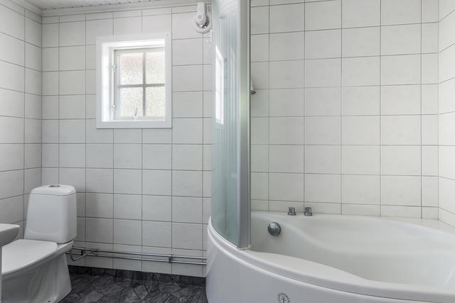 Badrum med fräscha ytskikt!