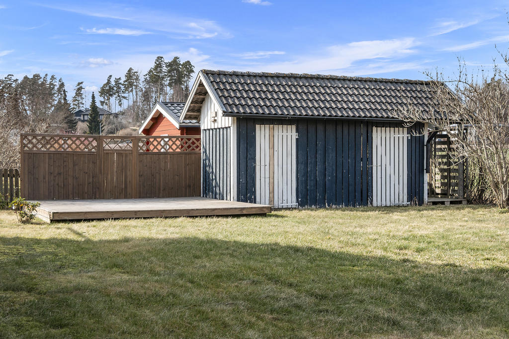 Soldäck och förrådsbod