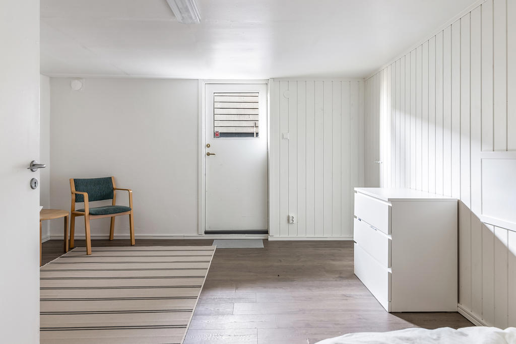 Allrum/sovrum 7 i källarplan