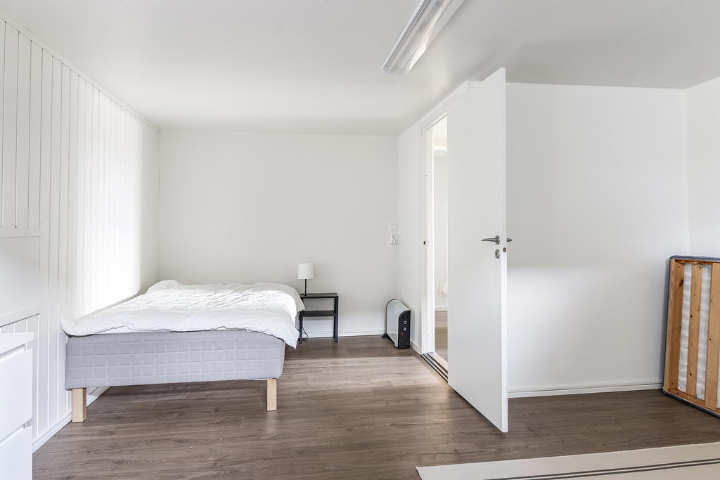 Allrum/sovrum 7 i källarplan