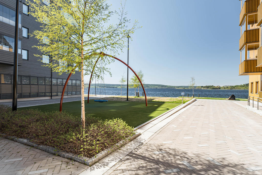 Njut av utsikten och de trevliga gångstråken.
