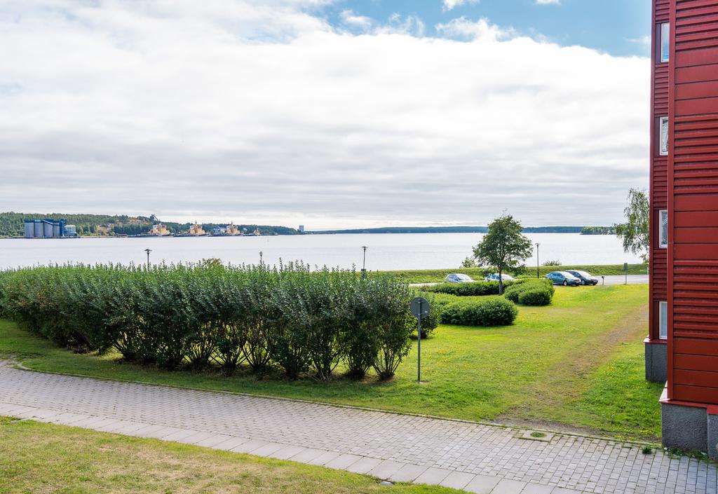Föreningen har ett mycket fint läge vid vattnet