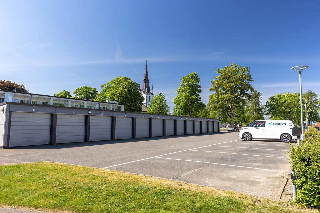 Garage och parkering till föreningen.