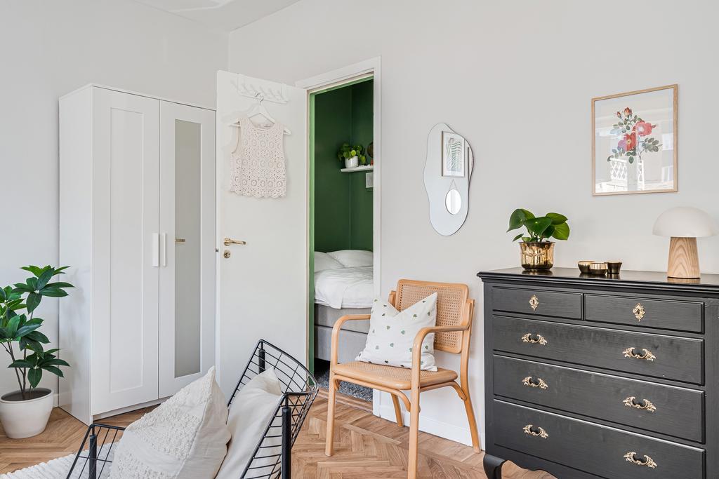 Access till sovrummet från vardagsrummet