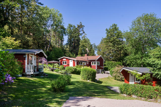 Fastighet med tre fina hus